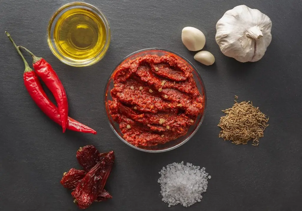 Ricetta Acili Ezme Turca: Salsa Piccante Fatta in Casa 5 harissa 4075853 1280